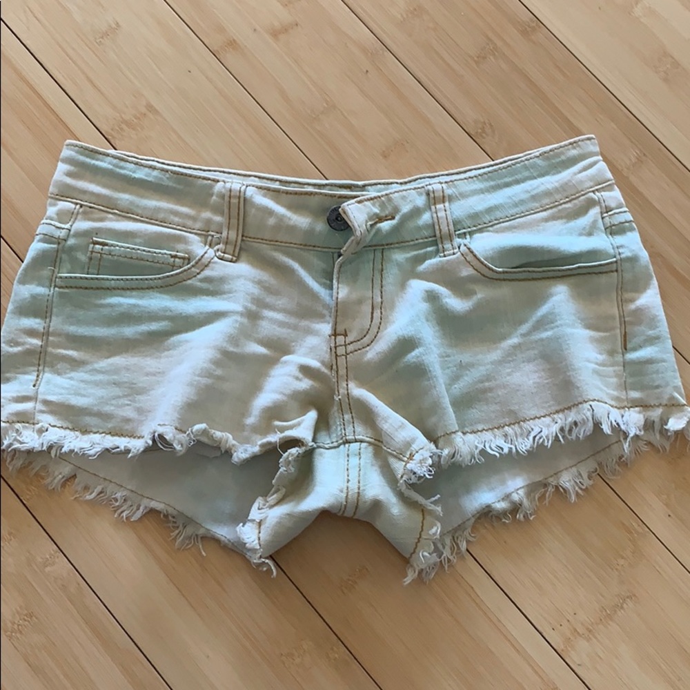 Shorts small